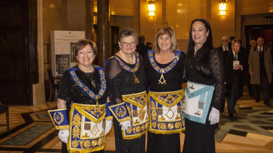 especial-meeting-women-freemasons.jpg